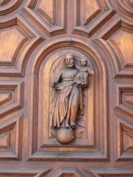 SMA_CarvedMadonnaAndChildDoor1